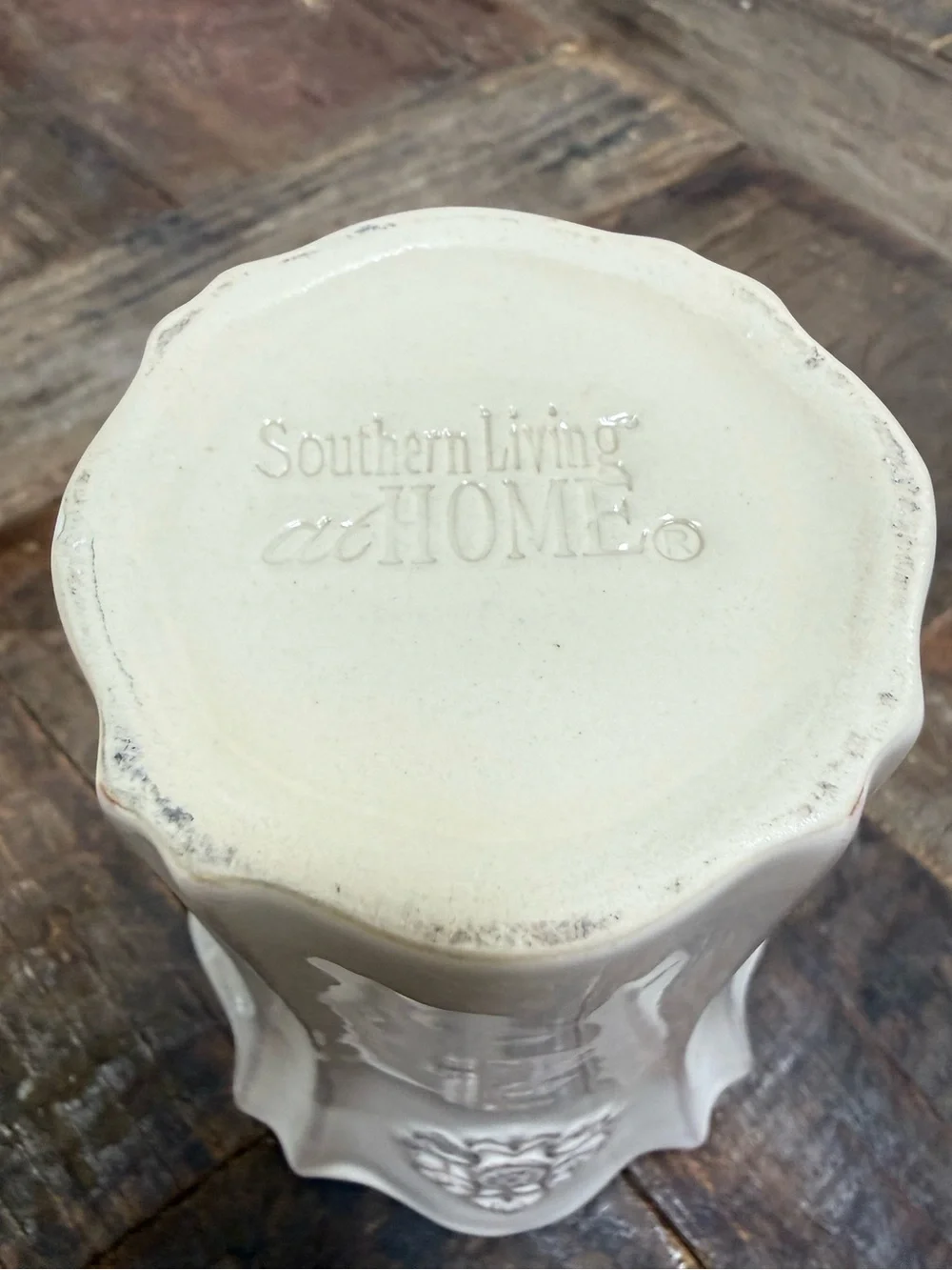Southern Living At Home White Ceramic Arrange It Easy 5in Vase 40867 (No Insert)